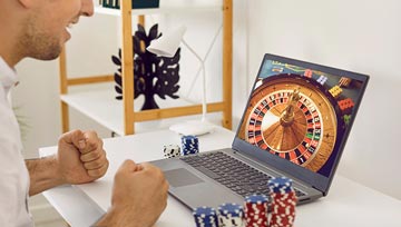 man winning at online roulette