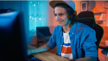 teenage Esports competitor wearing a baseball cap